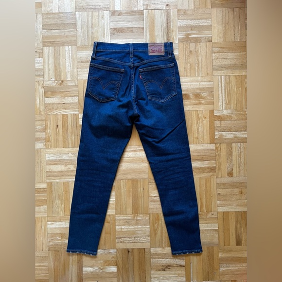 Levis Wedgie Skinny Jean - Picture 2 of 5
